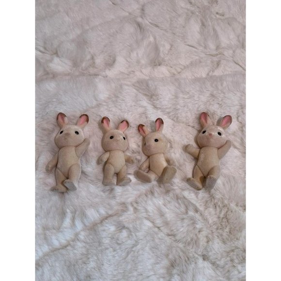 Calico Critters Sylvanian families Hopscotch Bunny 4 Rabbits - Picture 1 of 2